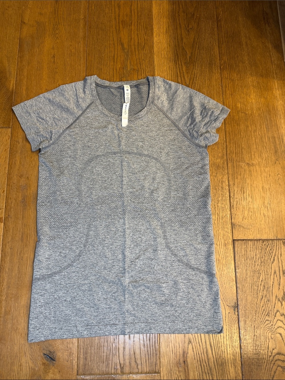lululemon athletica Heather Gray Short Sleeve Tee